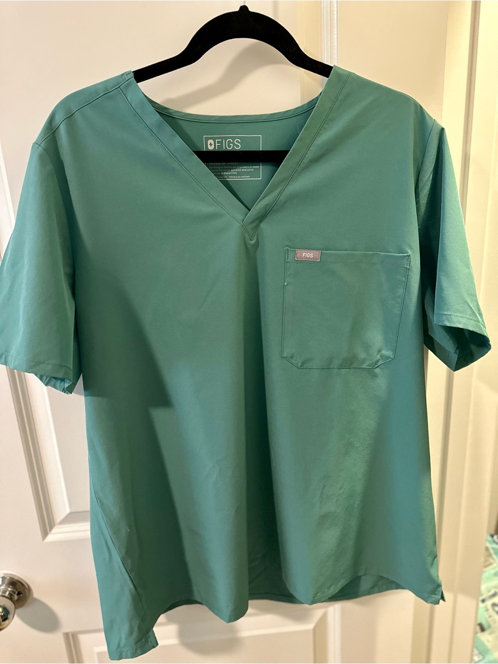 FIGS Women’s Eucalyptus FreeX Scrub Top 2XL